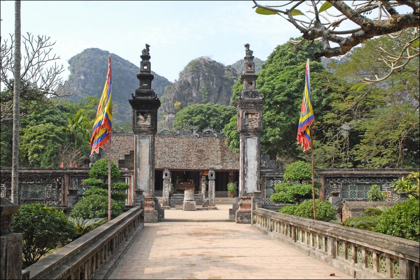 Hoa Lu & Tam Coc Full-Day Tour