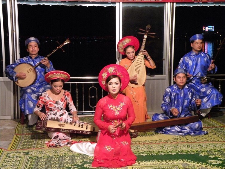Vietnamese Dinner & Perfume River Boat Cruise