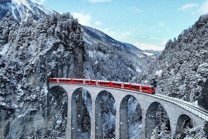 Bernina Red Train, 瑞士阿爾卑斯山和聖莫里茨 從米蘭