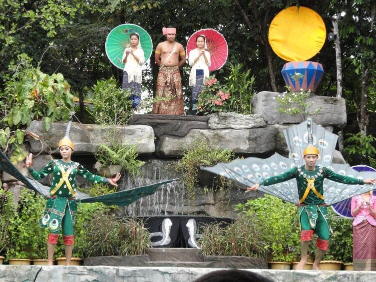 Cambodian Cultural Village & Angkor Museum Tour