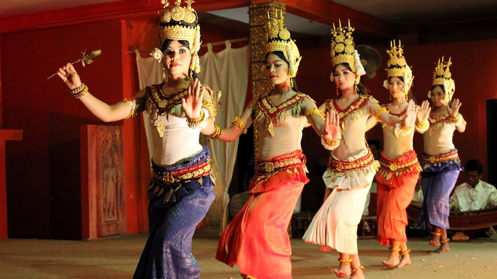 Dancers in siem reap
