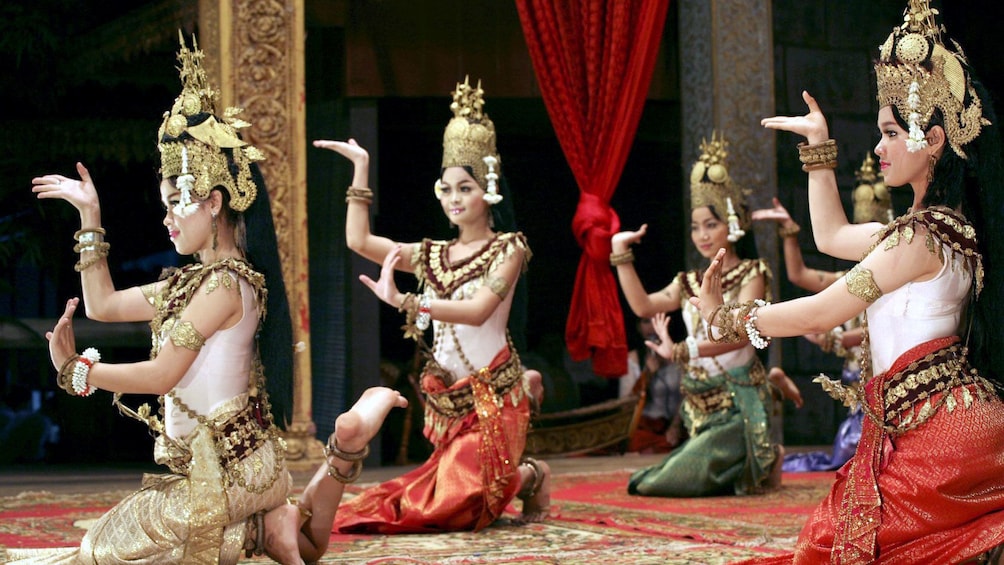 Dancers in siem reap