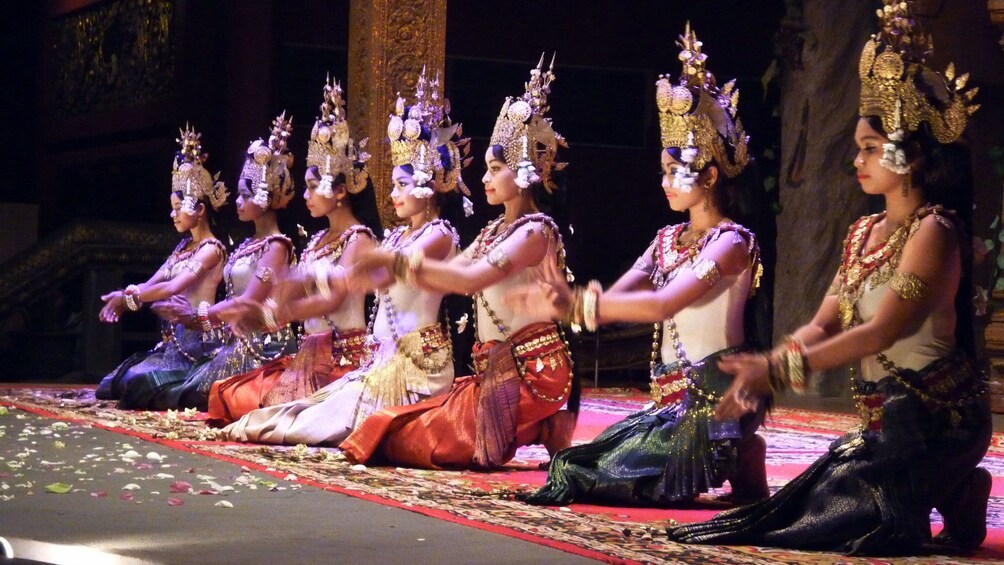 Dancers in siem reap