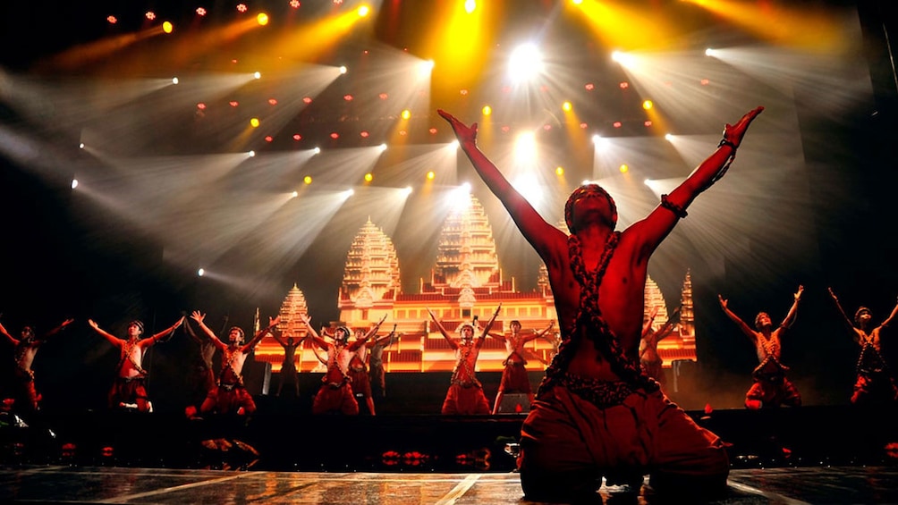 Apri foto 3 di 9. dancers on stage in siem reap
