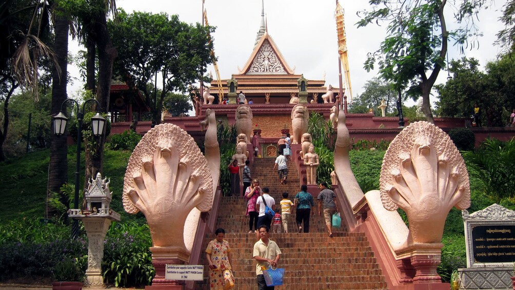 Day view of Wat Phnom Phnom Penh