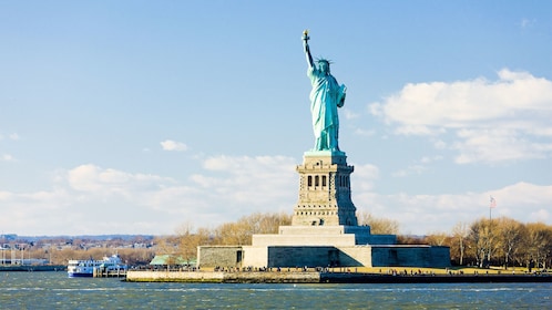 Circle Line: 50-Minute Statue of Liberty Super Express Sightseeing Cruise