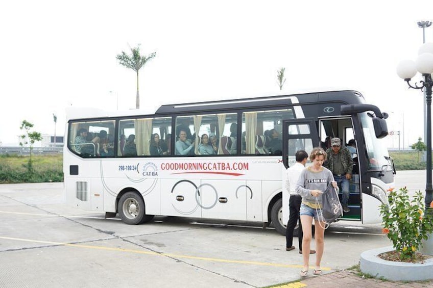 Bus Cat Ba island to Ha Noi