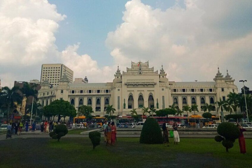 Wander around in downtown areas(City Hall)
