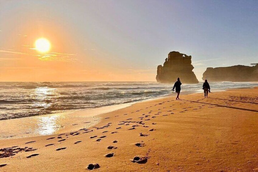 Walk barefoot on the sand and enjoy the stunning views at Gibson Steps (time permitting). 