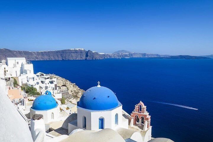 5 Day Tour in Delphi, Meteora, Santorini, Mykonos, Delos & Oia sunset