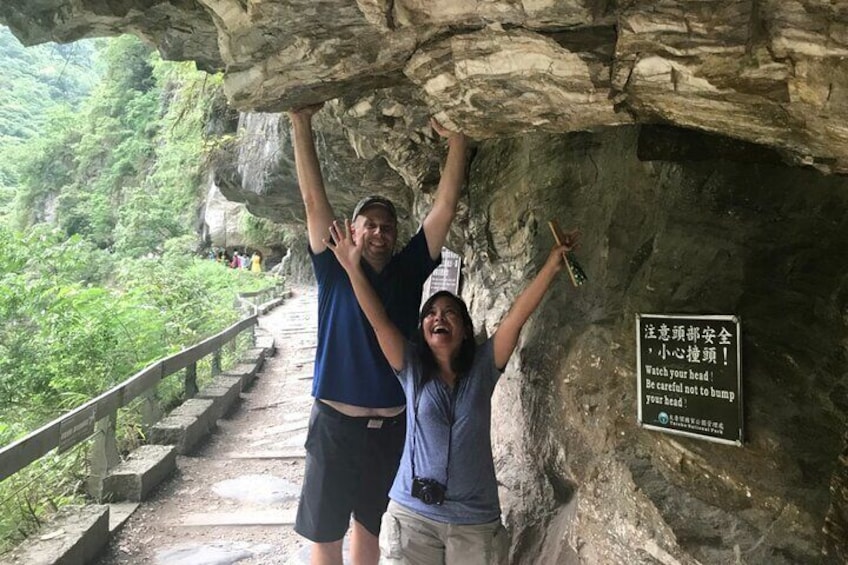 One-Day Private Guided Tour in Hualien-Taroko Gorge Included