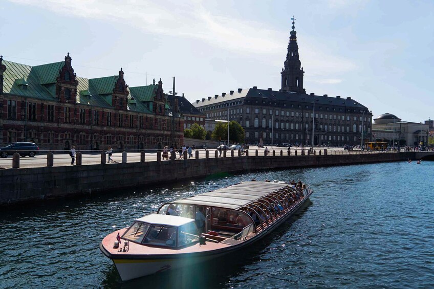 Öppna foto 3 av 9. Harbor & Canal Cruise with optional Tivoli Gardens tickets