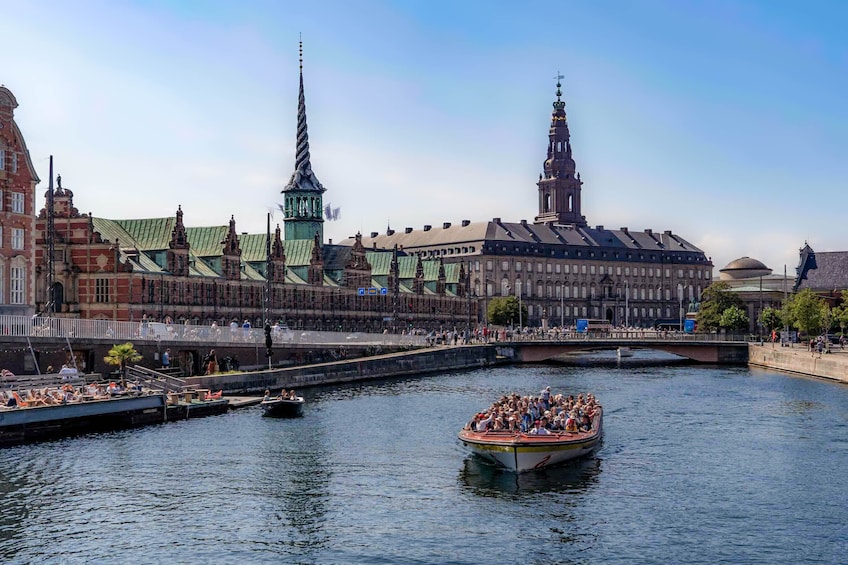 Öppna foto 5 av 9. Harbor & Canal Cruise with optional Tivoli Gardens tickets