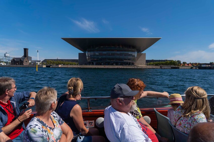 Öppna foto 4 av 9. Harbor & Canal Cruise with optional Tivoli Gardens tickets