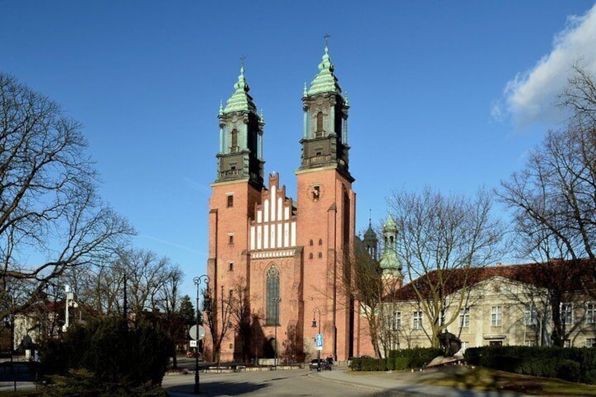 Poznan: Srodka District and Cathedral Island Private Walking Tour