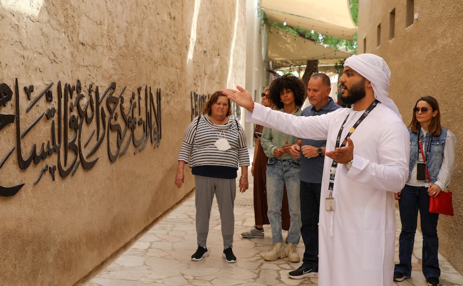 Dubai: Al Fahidi Historical Area Walking Tour & Abra Ride