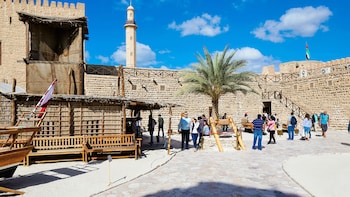 Dubai: Al Fahidi Historical Area Walking Tour & Abra Ride