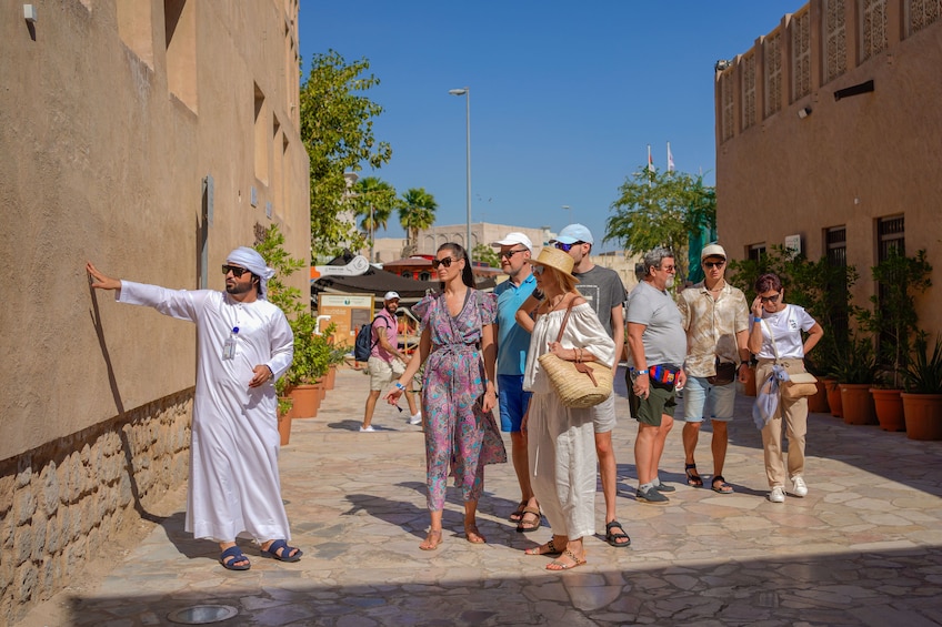 Dubai: Guided Walking Tour, Creek, Souks & Street Food