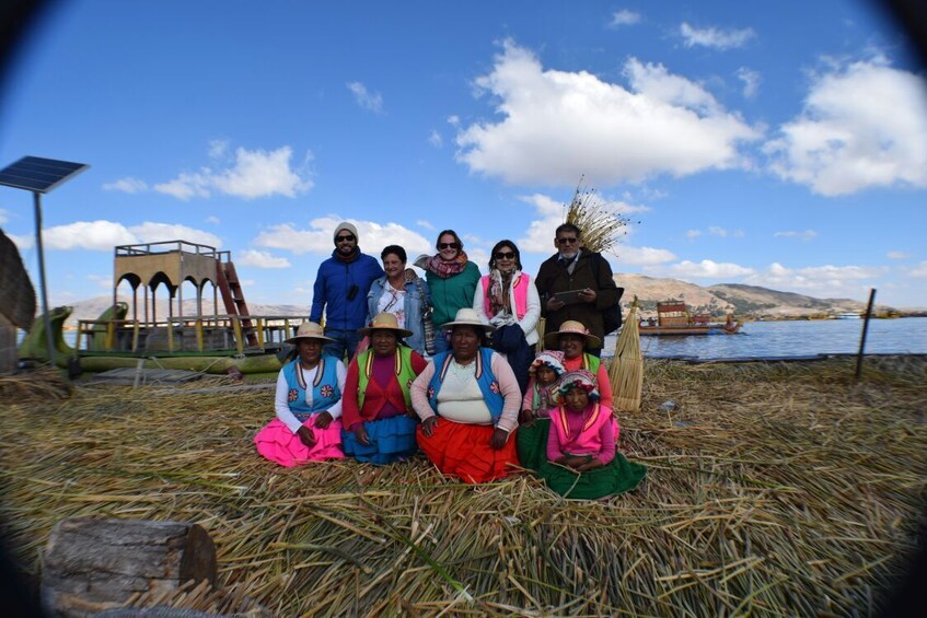 Tour Uros floating island (1/2 Day)