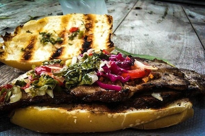 Visite privée à pied et visite gastronomique argentine à San Telmo