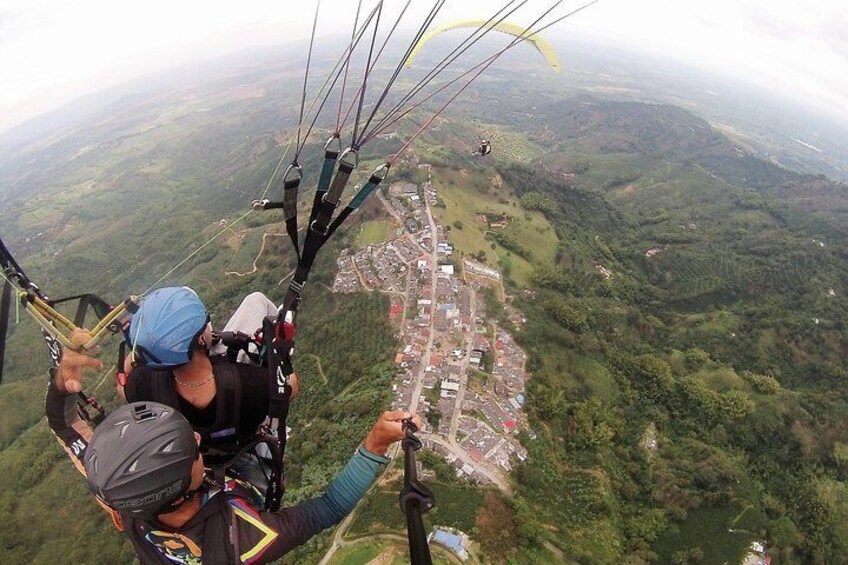 Dare to live a unique experience flying paragliding