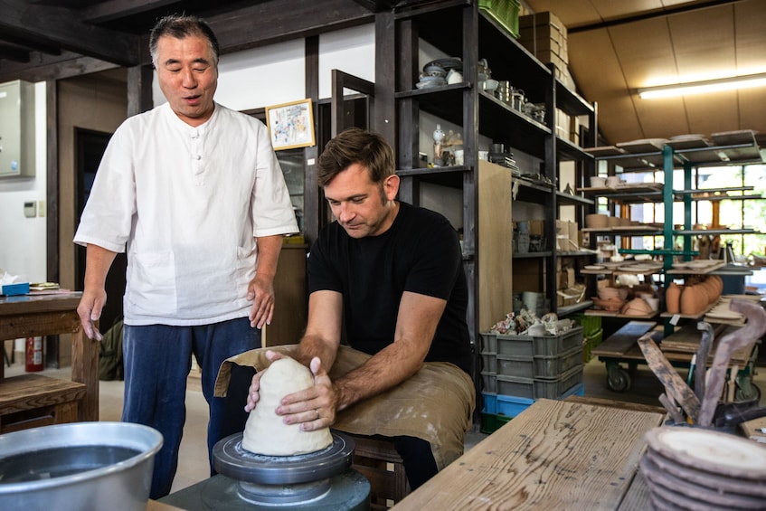2-Day Arita Ware Tour with Kaiseki Lunch & Private Lesson