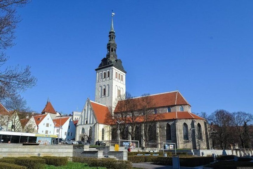 Join-in Shore Excursion: Tallinn Old Town with Kadriorg and Pirita