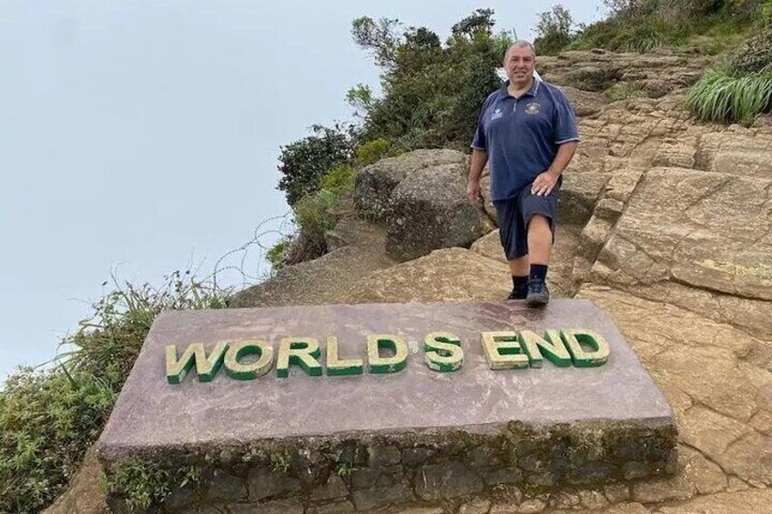 Day Tour from Kandy to World's End and Ambuluwawa Tower 