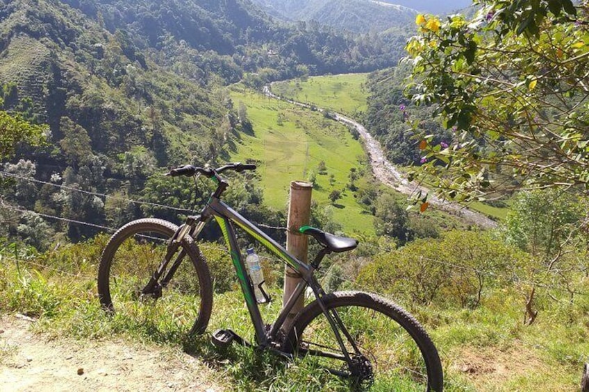 Bike expedition La Vuelta al Quindio Colombia Coffee region