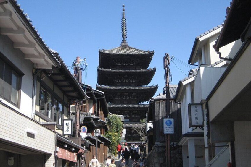 Personalized Half-day Tour in Kyoto for your family and friends.