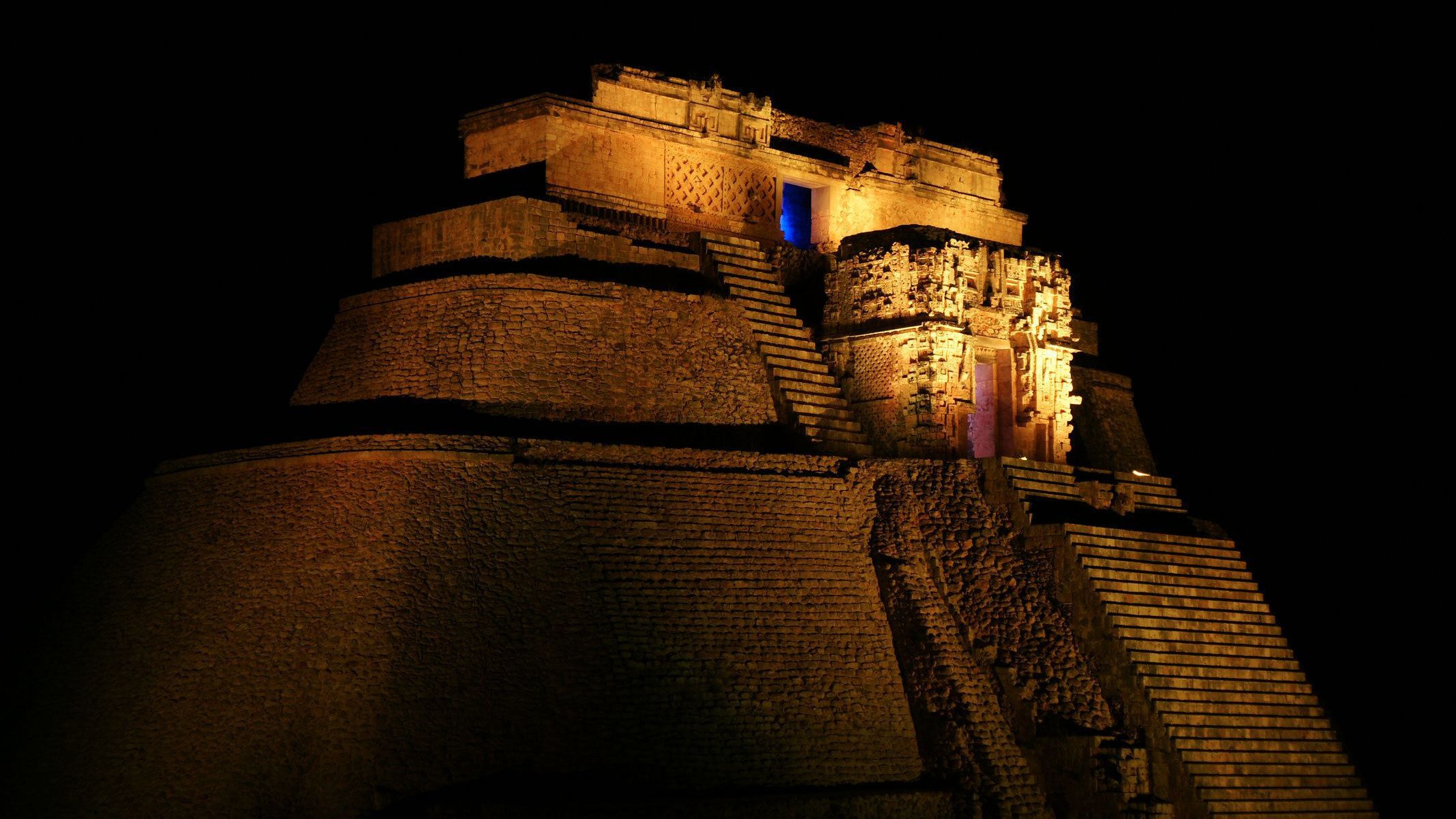 tour uxmal luz y sonido