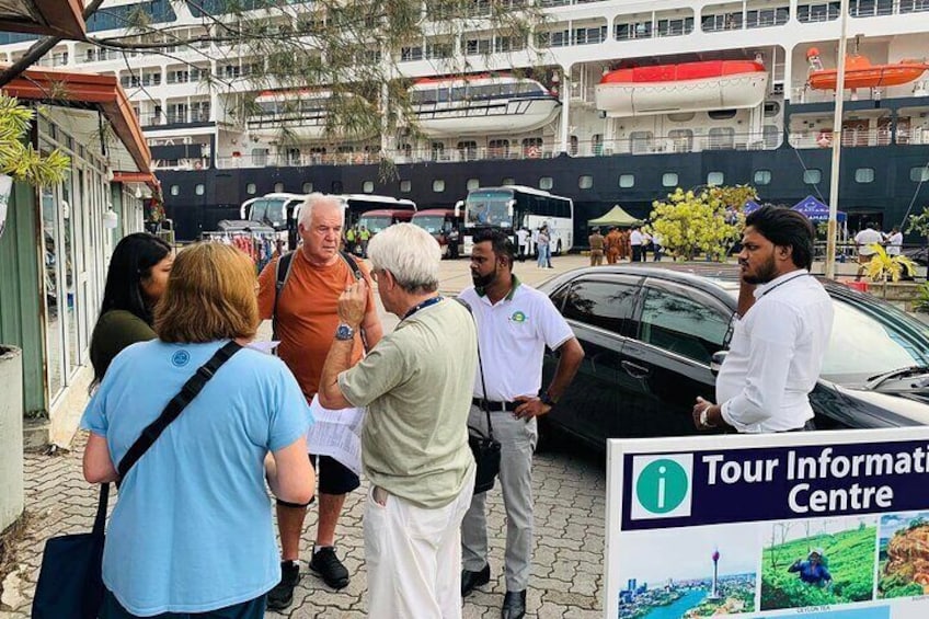 Shore Excursion Kelaniya Temple & Colombo City Tour