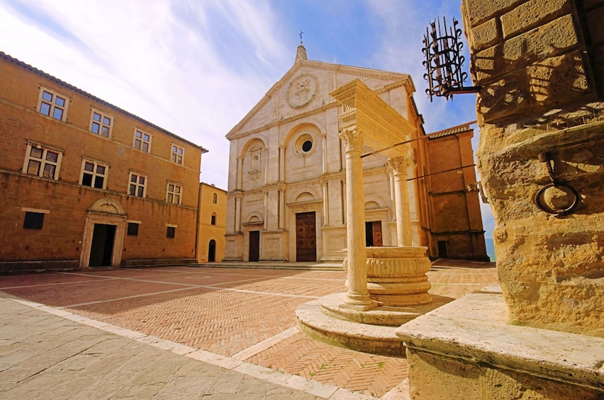 Pienza & Montepulciano Small Group Tour from Siena