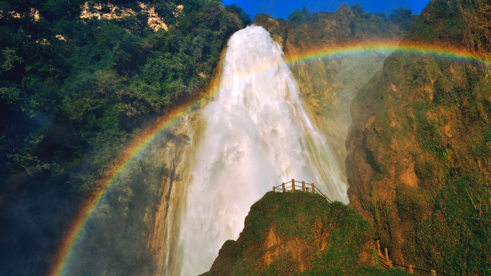 El Chiflon Waterfalls & Montebello Lakes Full-Day Tour