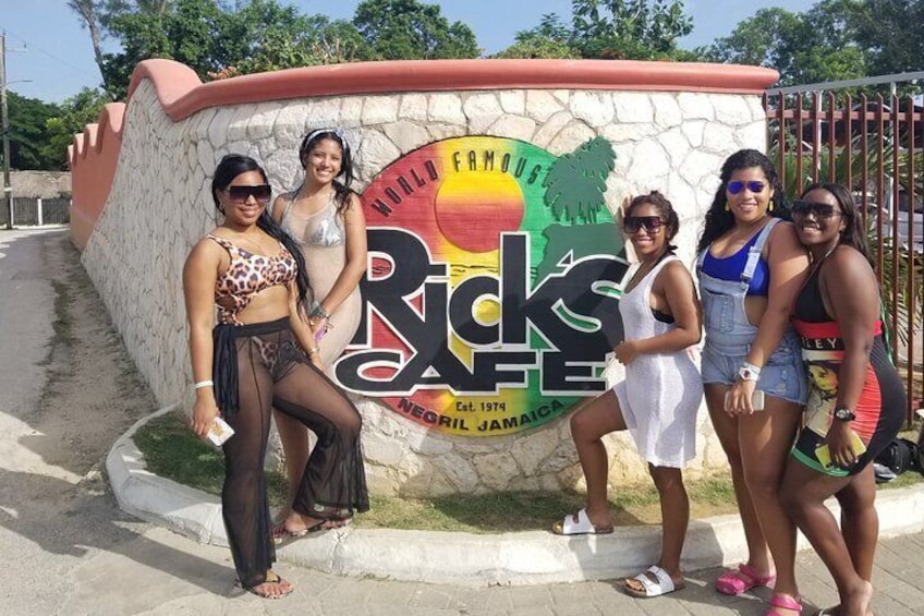 2. Negril Seven Miles Beach day and Rick's Cafe Sunset Full-Day Private Tour
