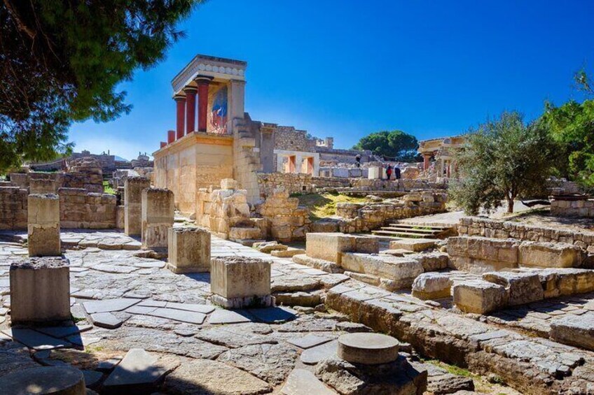 Knossos Palace - Archaeological Museum -Heraklion Town 