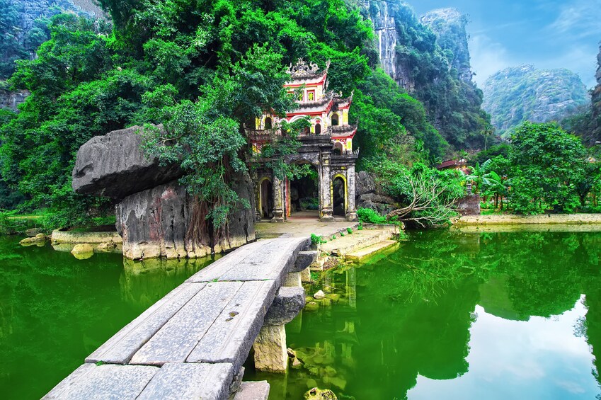 3-day Hanoi - Hoa Lu & Tam Coc Boating package