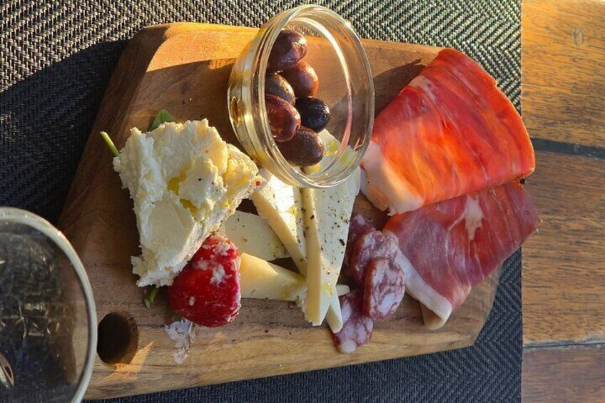 E-Bike Tour + Gourmet Snack + Wine Tasting (Small Group)
