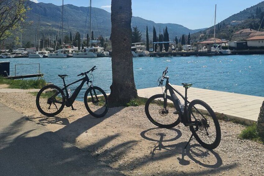 Dubrovnik E-Bike Tour + Gourmet Snack + Wine Tasting (Small Group)