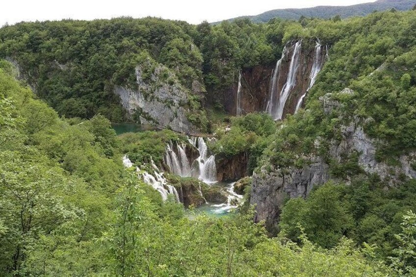 The natural park of Plitvice Lakes transportation, and return to Zadar