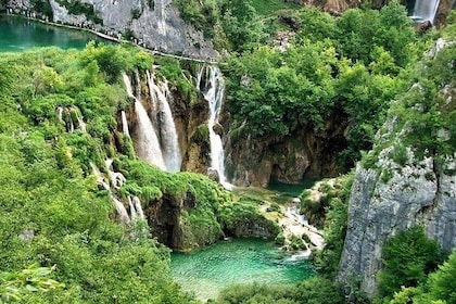 The natural park of Plitvice Lakes transport, and return to Zadar