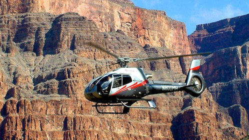 Tour VIP y aterrizaje en helicóptero sobre el borde oeste del Gran Cañón co...