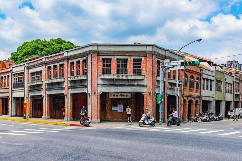 Taipei Timeout: Private 8-Hour Layover Adventures