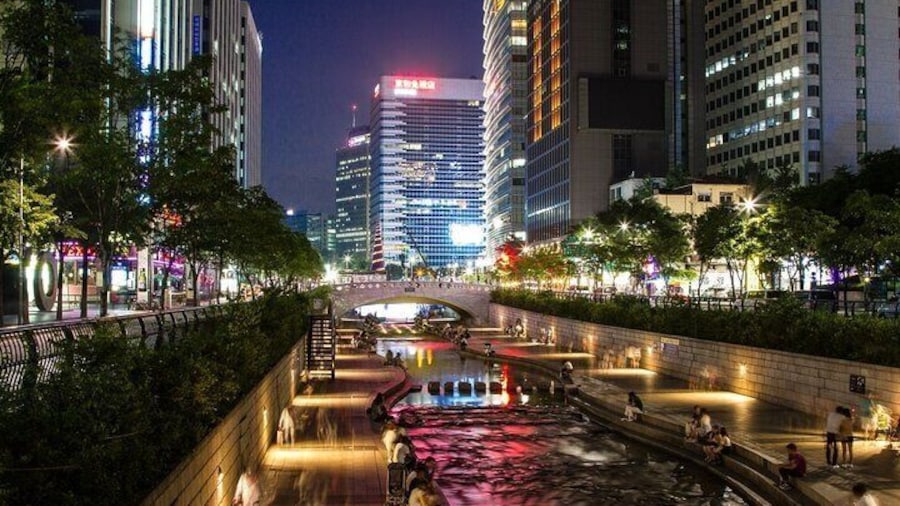 Chenggyecheon Stream in Seoul Night tour_PLK Travel