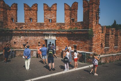 Tur Jalan Kaki Verona dengan pintu masuk prioritas Arena