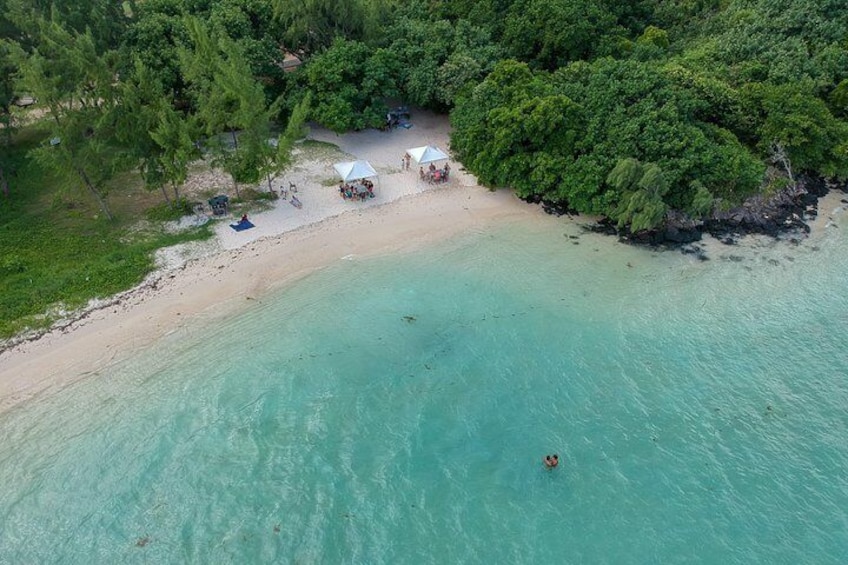 Lunch at Ile aux Cerfs Island