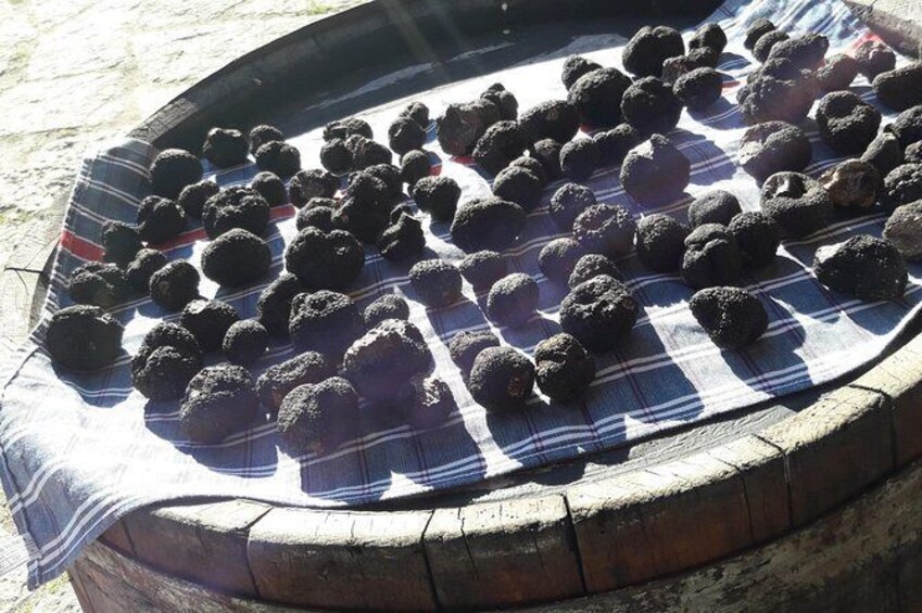 Show item 4 of 12. black truffles