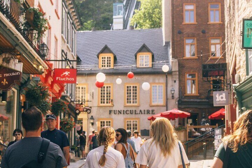 Amazing Old Quebec City Classique Walking Tour with 1 Funicular Ticket included