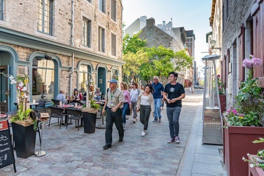 Amazing Old Quebec City Classique Walking Tour with 1 Funicular Tickets included