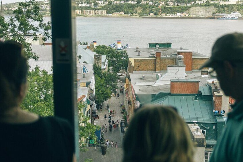 Amazing Old Quebec City Classique Walking Tour with 1 Funicular Ticket included